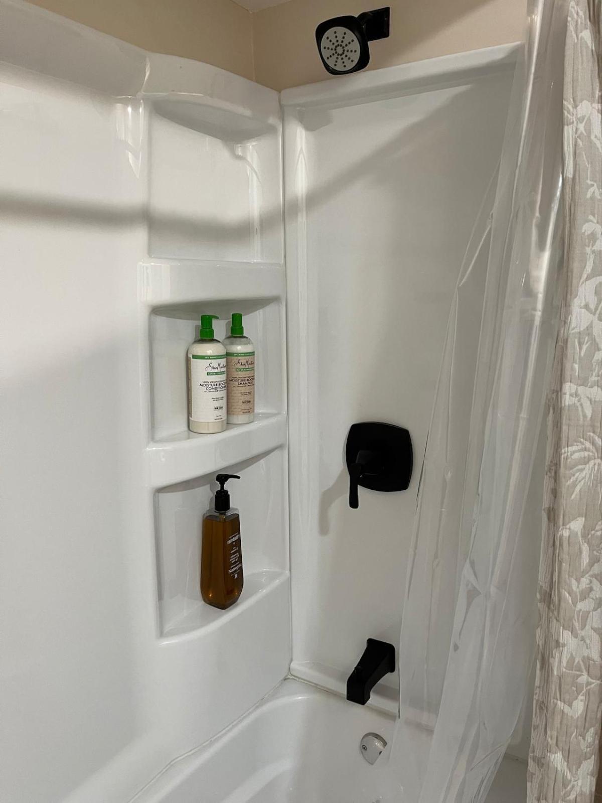 Elevated Entertainment Sleep Suite Кливланд Екстериор снимка
